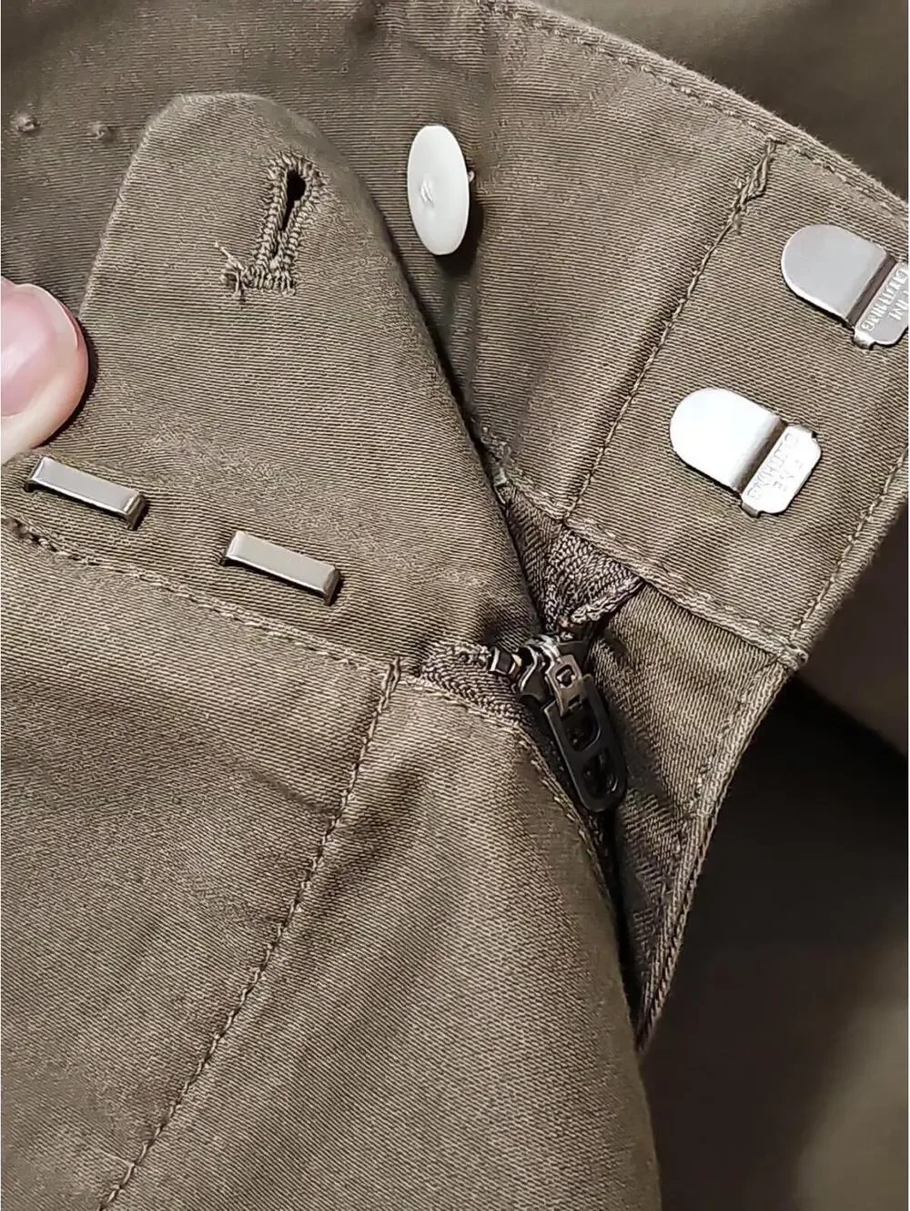 Uniqlo Chino Brown Pants Womens Large (12) Straight Leg - Picture 8 of 8